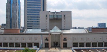 シンメトリーな横浜美術館