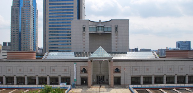 シンメトリーな横浜美術館